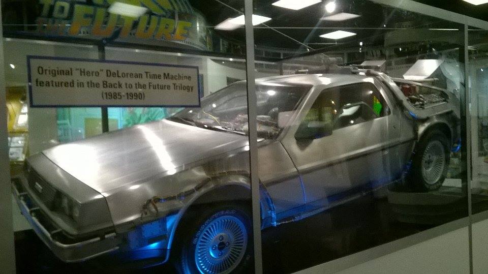 11793407_l`original-Delorean-la -Fameuse-voiture -dans- retour- vers le Ffutur