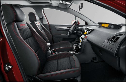 2013_Citroen_C4_Cross_interieur