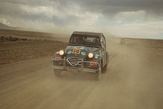 La -2 CV -se -lance- dans- le- Raid -Afrique -1973