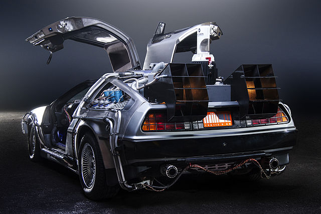 640px-TeamTimeCar.com-BTTF_DeLorean_Time_Machine-OtoGodfrey.com-JMortonPhoto.com-01