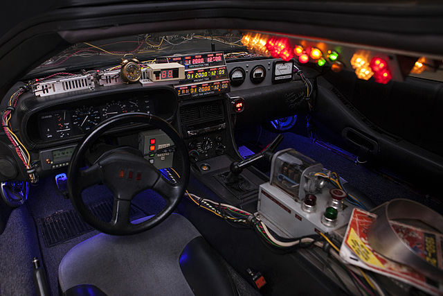 640px-TeamTimeCar.com-BTTF_DeLorean_Time_Machine-OtoGodfrey.com-JMortonPhoto.com-05