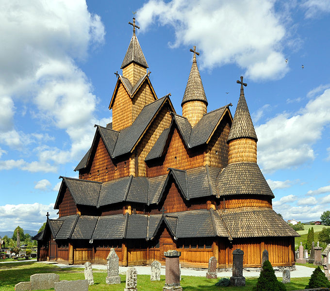 680px-Stavechurch-heddal-église_en_bois_debout