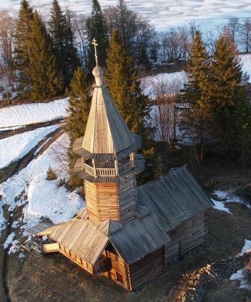 Chapelle_ des _Trois _Saints_ Hiérarques_ du_ village_ Kavgora. 