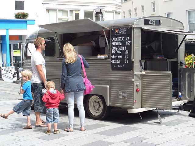 Citroën_H_Pizza_Van_at_St_Peter_Port_Guernsey_