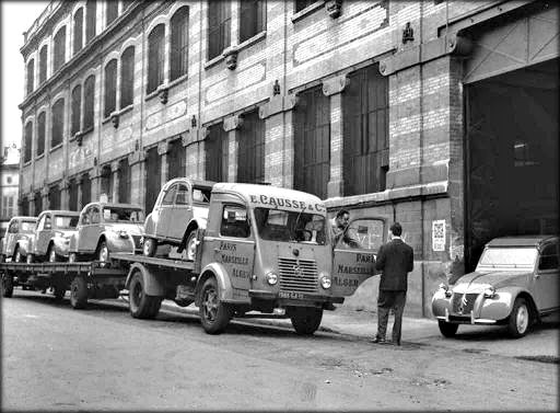 convoi-de-2 cv _citroën-des-années-60_site-mesfavorisites.com