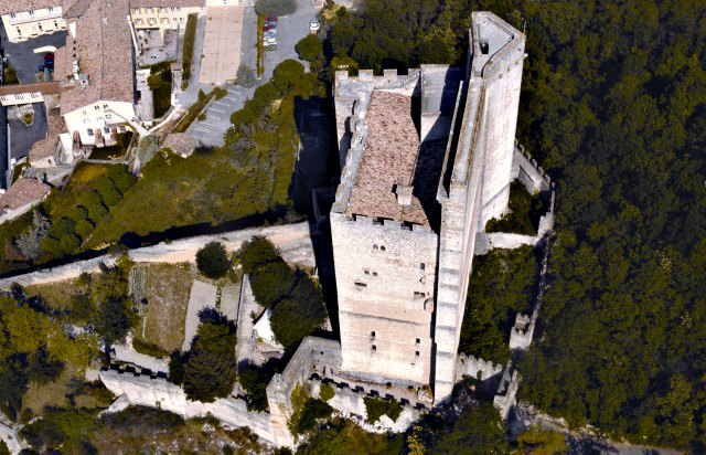 Le-plus-haut-donjon-de_france-+mesfavorisites.com