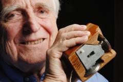 Engelbart_inventeur_de _la_souris_d`ordinateur