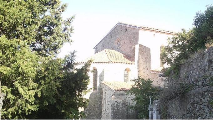 la Collégiale St Pierre, qui date du 11e siècle