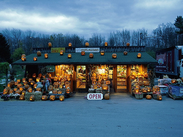 Halloween-jack-o-lantern-stand-