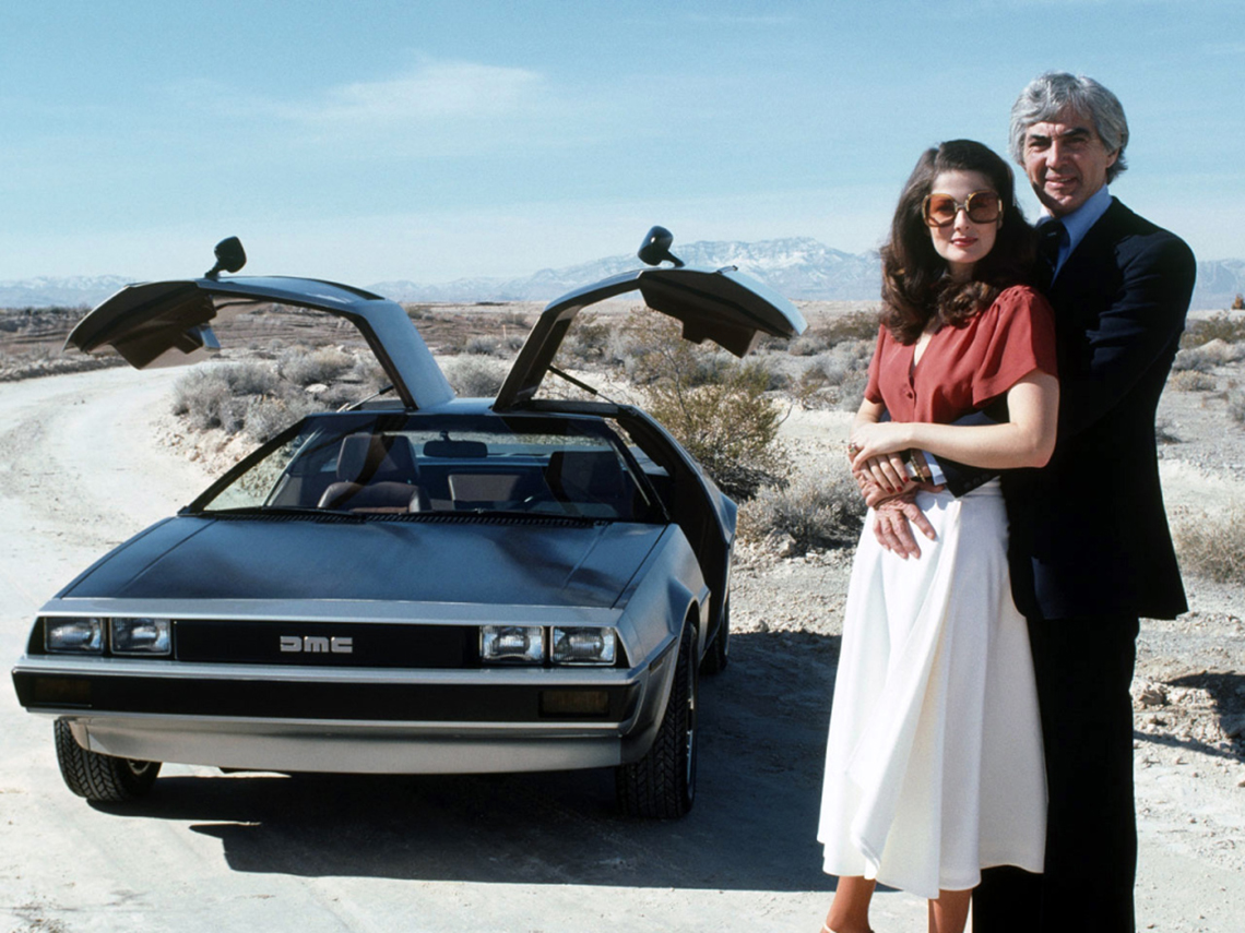 John DeLorean pose avec son épouse Cristina Ferrare 