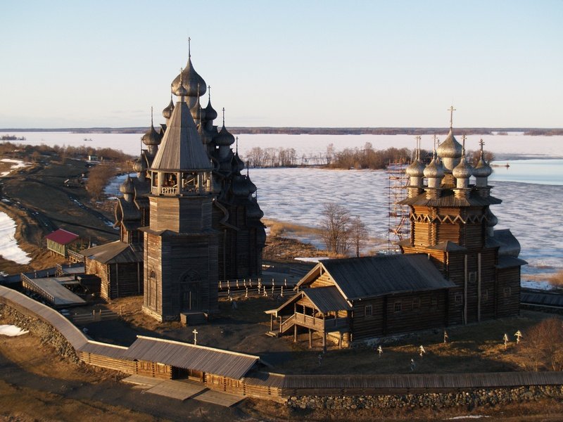 t-monument-en-bois-sur-l-ile-de-kiji.jpg