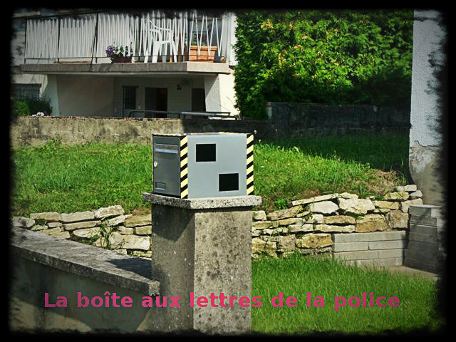 meuble-urbain-boîte-aux-lettres