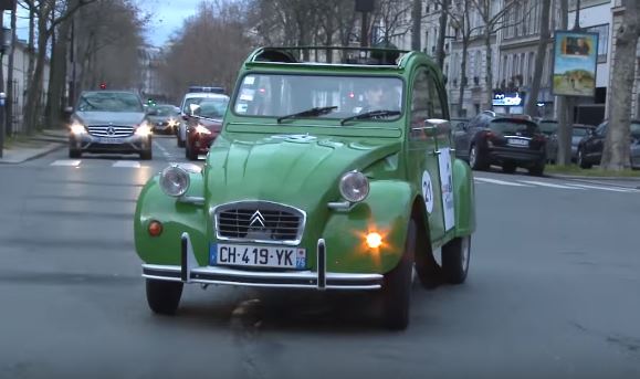 Marguerite_ la_ 2 -cv-Citroëne-électrique