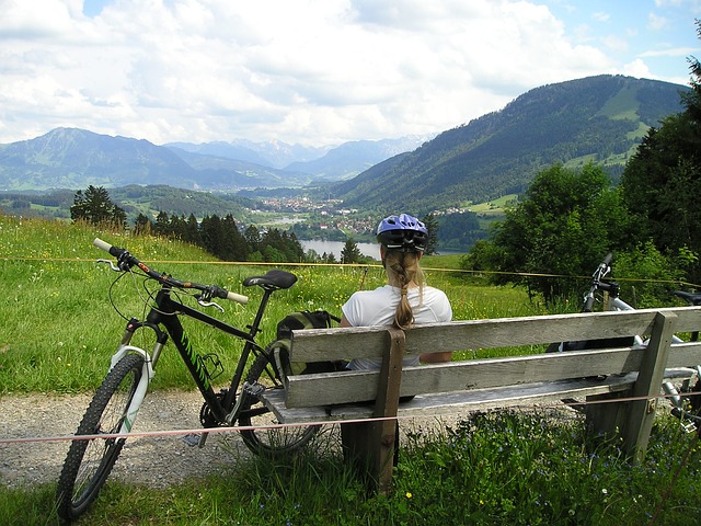 Pause Reste Vue Banque S`asseoir Femme Fille Vtt