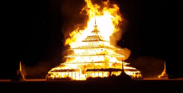 Temple-burning-man-en-feu-2