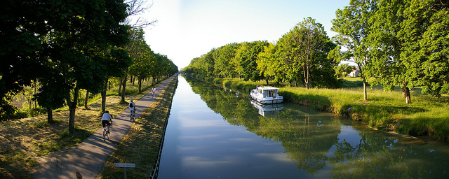 Vélo -voie -du Canal- des- Deux Mers, prolongement _du_ Cana-l du_ Midi.