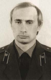 Vladimir_Putin_in_KGB_uniforme